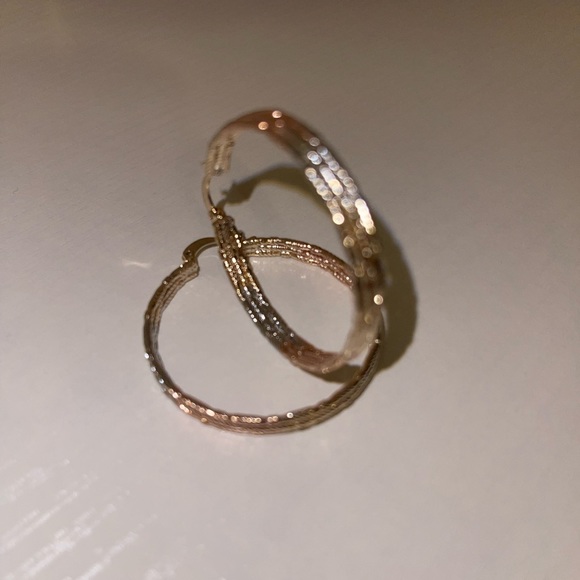 Medium size Gold Plated Hoop earrings. Multicolored. - Picture 2 of 3